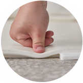 바닥 밀착 시공으로 층간소음과 진동을 흡수하는 구조